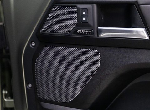 Land Rover Defender V8 18