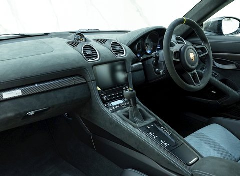 Porsche Cayman GT4 RS (718) 15