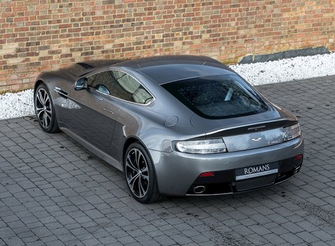 Aston Martin V12 Vantage S 9