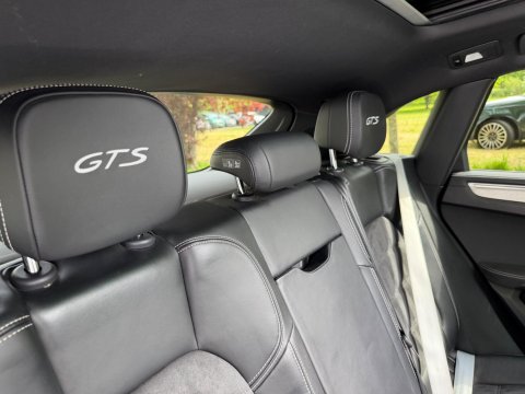 Porsche Macan GTS PDK 72