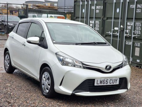 Toyota Yaris 1.33 Dual VVT-i Design Hatchback 5dr Petrol Multidrive S Euro 6 (99 ps) 6