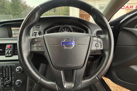 Volvo V40 T2 ES.. 12 SERVICES INCLUDING CAMBELT.. BLUETOOTH.. A/C.. PARKING SENSORS. 6