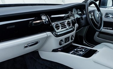 Rolls-Royce Wraith Series II 17