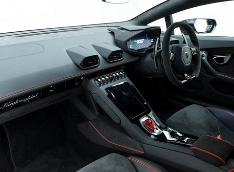 Lamborghini Huracan LP640-4 EVO 13