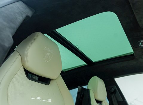 Lamborghini Urus S 12