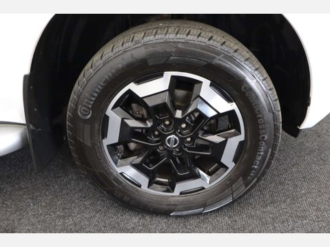 Nissan Navara 2.3 Navara Tekna dCi Auto 4WD 5dr 59
