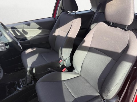 Toyota Yaris 1.0 VVT-i Active Euro 5 3dr 12