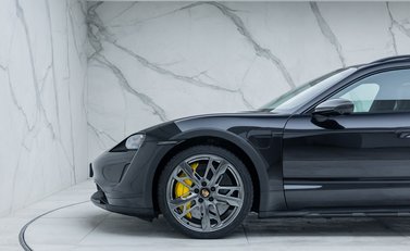Porsche Taycan TURBO S CROSS TURISMO 42
