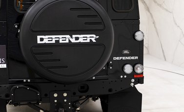 Land Rover Defender 110 XS 26