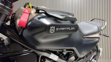Husqvarna Svartpilen 125 2022 ONLY 6K MODERN CLASSIC FEEL 15BHP MOT OCTOBER 2027 34