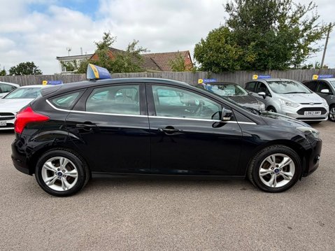 Ford Focus 1.0T EcoBoost Zetec Euro 5 (s/s) 5dr 4