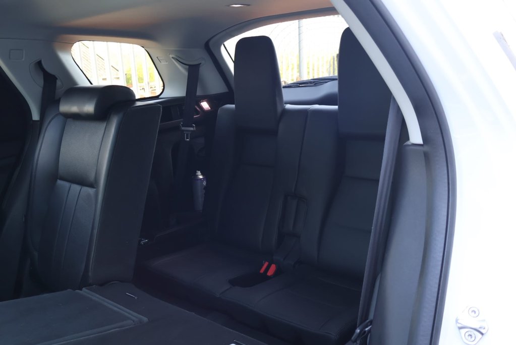 Land Rover Discovery Sport TD4 HSE 7 seater with Full Land Rover History  Black pack/alloys  pan roof  23