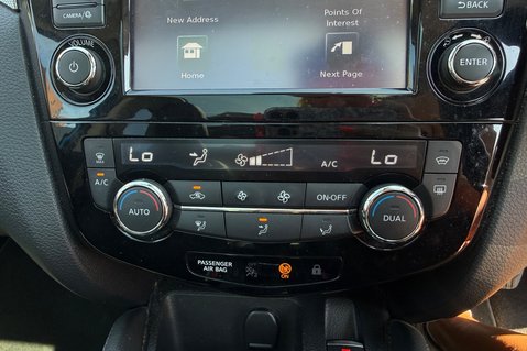 Nissan Qashqai TEKNA DIG-T.. 6 SERVICES.. GLASS ROOF.BOSE.CRUISE CONTROL  27
