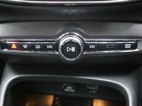 Volvo XC40 2.0 D4 First Edition Auto AWD Euro 6 (s/s) 5dr 17