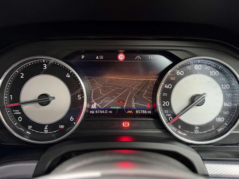 Volkswagen Touareg 3.0 TDI V6 R-Line SUV 5dr Diesel Tiptronic 4Motion Euro 6 (s/s) (286 ps) 34