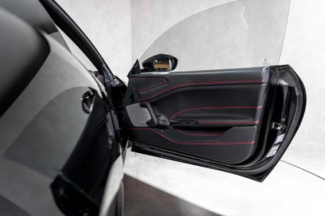 Ferrari GTC4 Lusso V12. WARRANTY. CARBON FIBRE INTERIOR. PANORAMIC ROOF. PASSENGER DISPLAY. 15