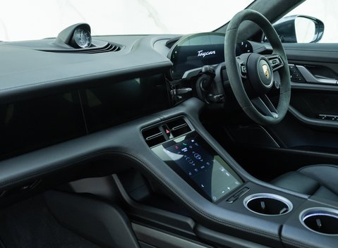 Porsche Taycan Turbo S Sport Turismo 18