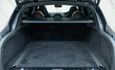 Aston Martin DBX 707 45