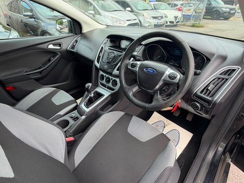 Ford Focus 1.0T EcoBoost Zetec Euro 5 (s/s) 5dr 9