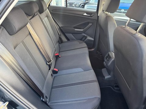 Volkswagen T-Roc LIFE TSI DSG 32