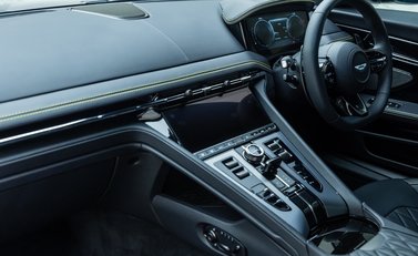 Aston Martin DB12 V8 18