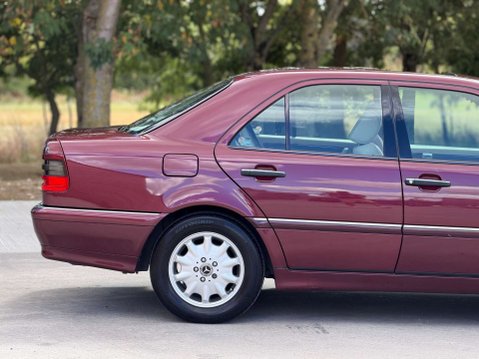Mercedes-Benz C Class 2.0 C200 Elegance Auto 4dr 10