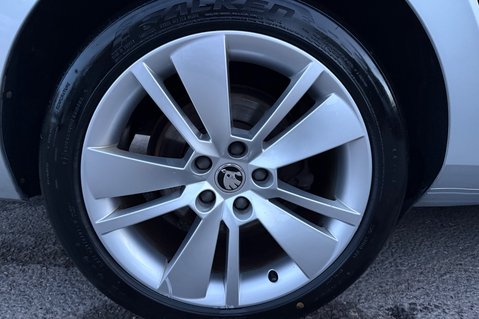 Skoda Superb SE L IV DSG PLUG IN HYBRID -ONE OWNER -FULL SERVICE HISTORY 56
