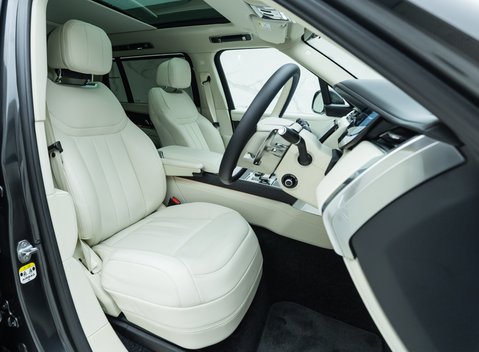Land Rover Range Rover P530 Autobiography LWB (7 Seat) 11