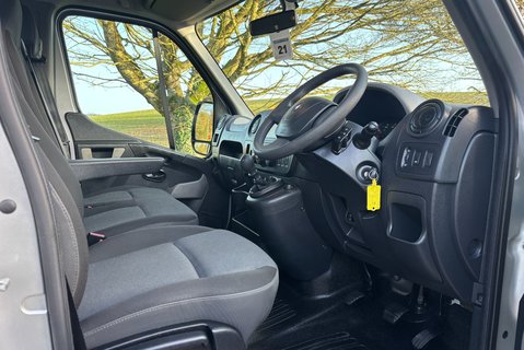 Renault Master LL35 Business 145 ps dCi Dropside Truck - Air Con & Sat Nav 14