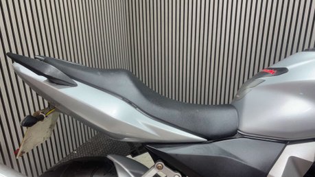 Kawasaki Z ZR750 2007 1 OWNER ONLY 8K NEW MOT WARRANTY 750CC 31
