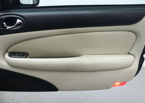 Jaguar XKR 4.2 Convertible 2dr Petrol Automatic (304 g/km, 400 bhp) 40