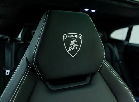 Lamborghini Urus 13