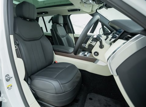 Land Rover Range Rover P440e SE 11
