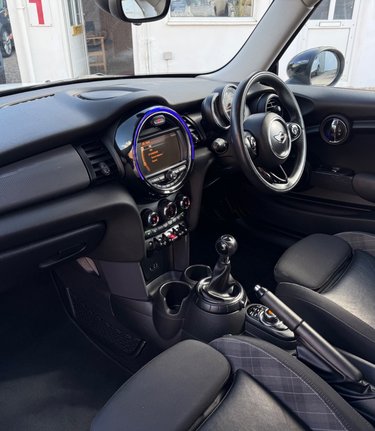 Mini Hatch COOPER.. 6 SERVICES..DAB..SAT NAV..HEATED SAETS..STUNNING EXAMPLE 3