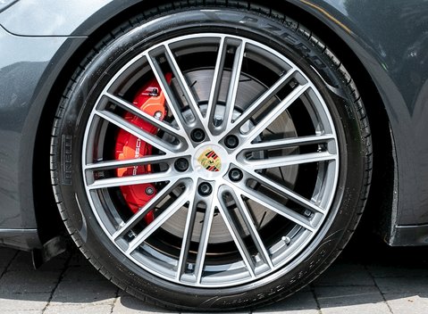 Porsche Panamera Turbo Sport Turismo 10