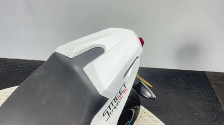 Triumph Street Triple 2016 66 plate 13k new MOT serviced quickshifter and exhaust 15