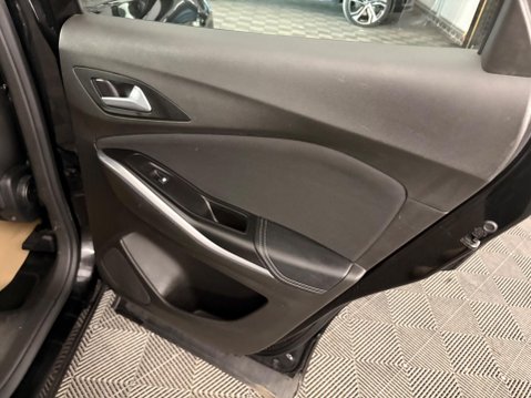 Vauxhall Grandland X 1.2 Turbo SE Euro 6 (s/s) 5dr 27