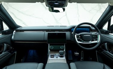 Land Rover Range Rover D300 SE 16