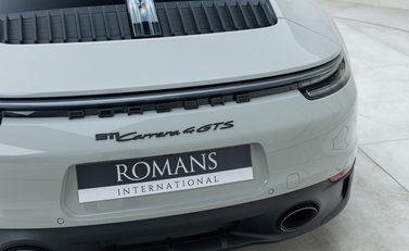Porsche 911 Carrera 4 GTS (992) 28