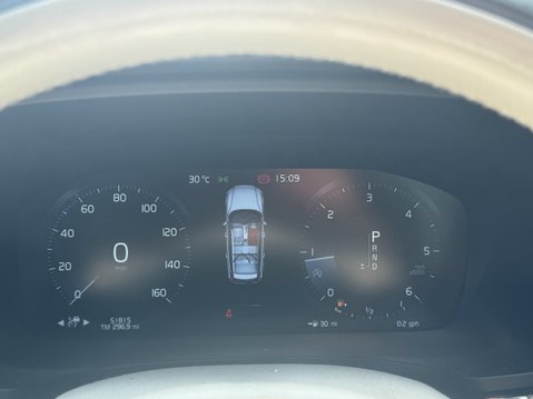 Volvo V60 2.0 D4 Inscription Pro Estate 5dr Diesel Auto Euro 6 (s/s) (190 ps) 17