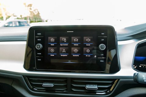 Volkswagen T-Roc LIFE TSI 26
