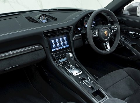Porsche 911 Targa 4 GTS (991.2) Targa 17