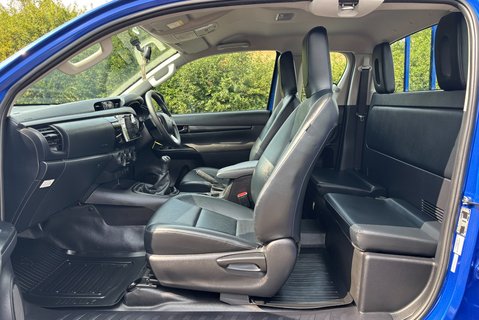 Toyota Hilux Active 4WD D-4D ECB Pickup 8
