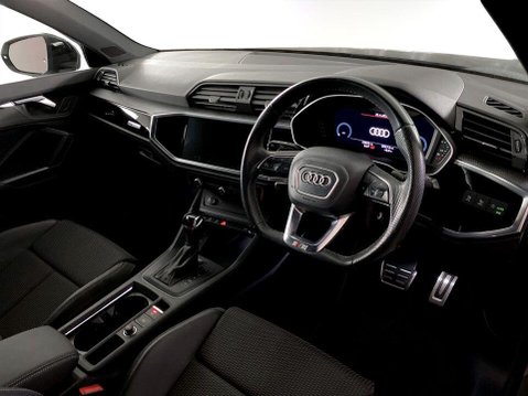 Audi Q3 1.5 TFSI CoD 35 Black Edition SUV 5dr Petrol S Tronic Euro 6 (s/s) (150 ps) 12