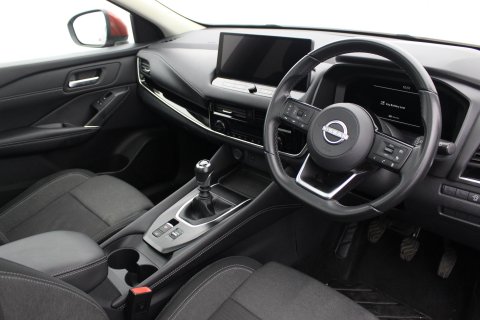 Nissan Qashqai 5dr 1.3 DIG-T MHEV N-Connecta Petrol Hybrid Glass Roof Pack 8