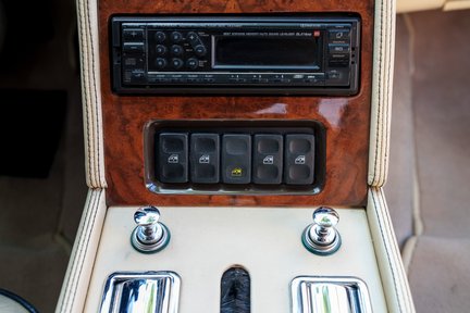Aston Martin Lagonda Series IV 17