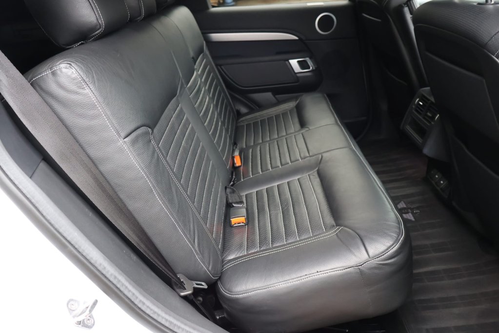 Land Rover Discovery R-DYNAMIC SE MHEV In RARE PEARL WHITE BLACK ROOF AND REAR SEATS  LOW MILES  15