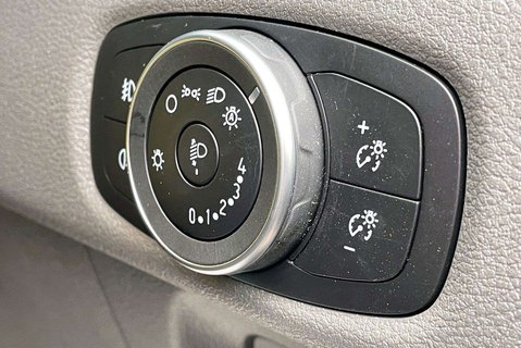 Ford Transit Custom 300 L2 170 ps Limited Panel Van - Power Invertor 34