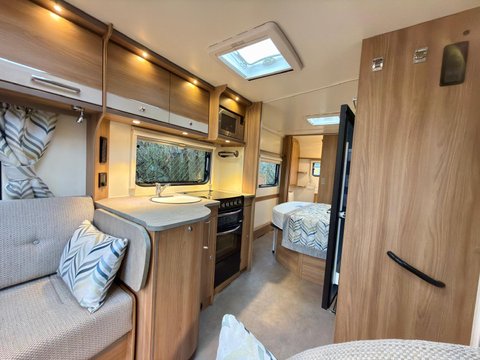 Bailey Pegasus Brindisi GT70 18