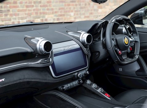 Ferrari GTC4 Lusso T 16